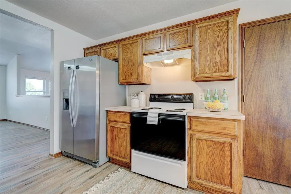 Photo 9 — 10301 Plymouth Court, Oklahoma City, OK 73159