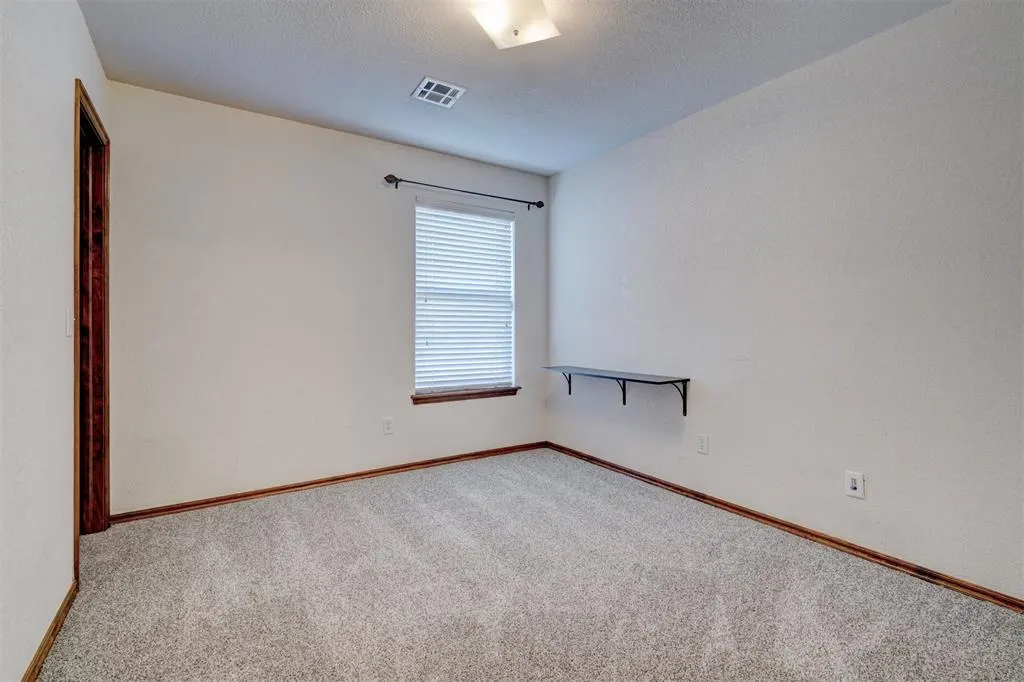 Photo 14 — 10301 Plymouth Court, Oklahoma City, OK 73159