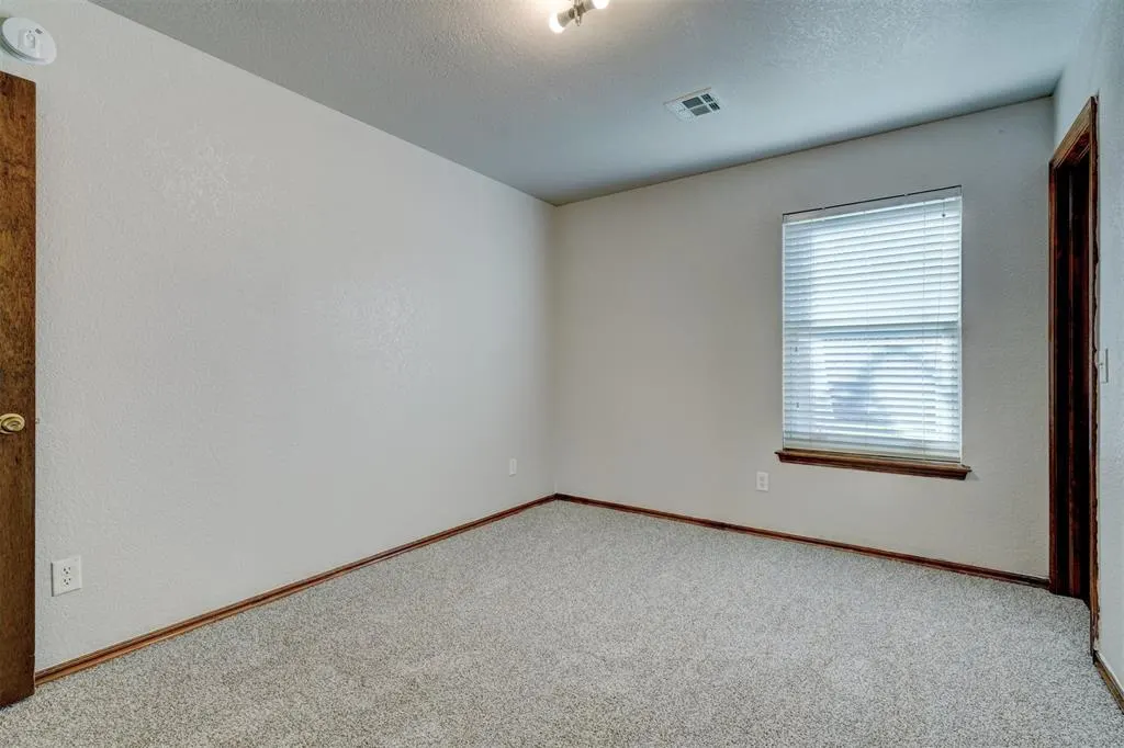 Photo 17 — 10301 Plymouth Court, Oklahoma City, OK 73159