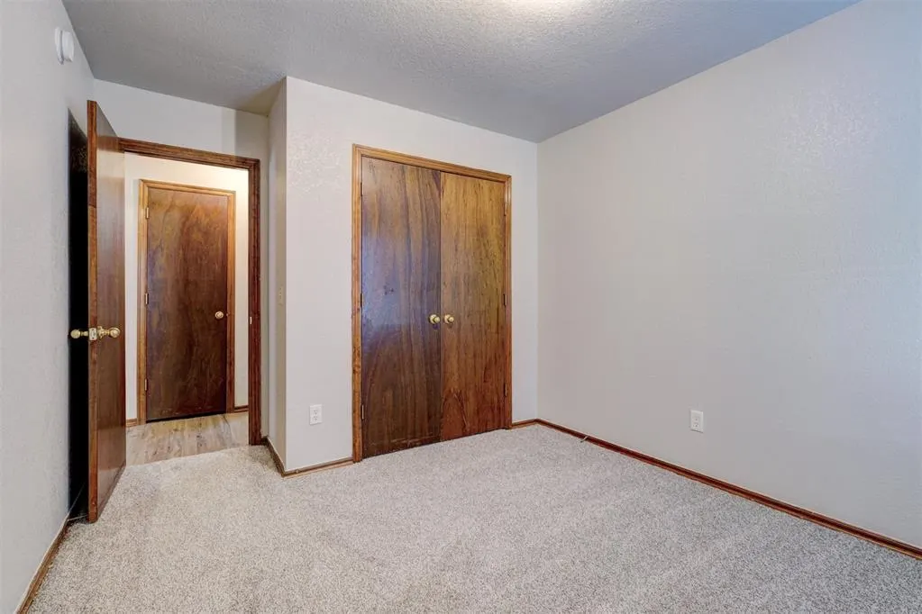 Photo 18 — 10301 Plymouth Court, Oklahoma City, OK 73159