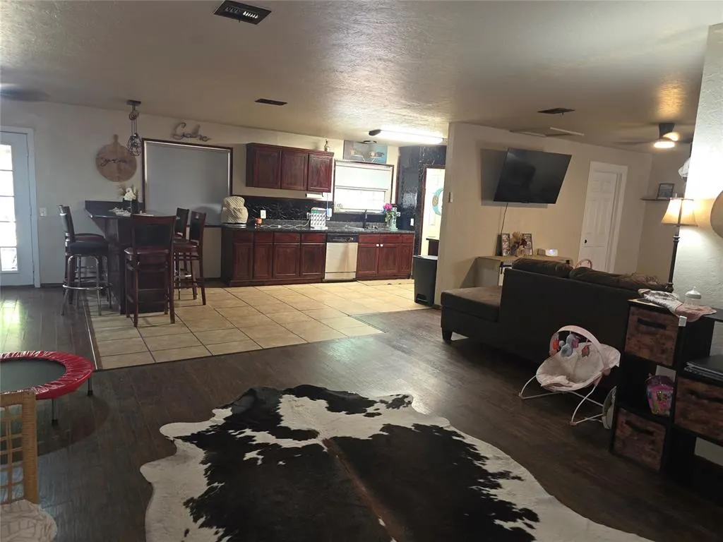 Photo 2 — 205 Mark Avenue, Paoli, OK 73074
