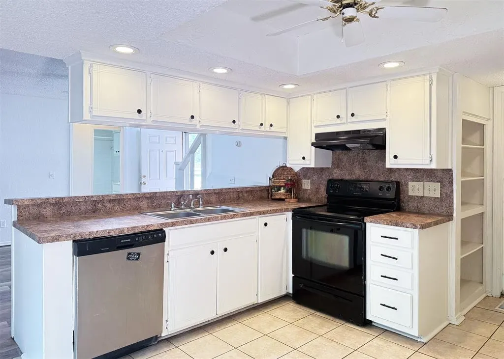 Photo 3 — 16 Coventry Court, Edmond, OK 73012