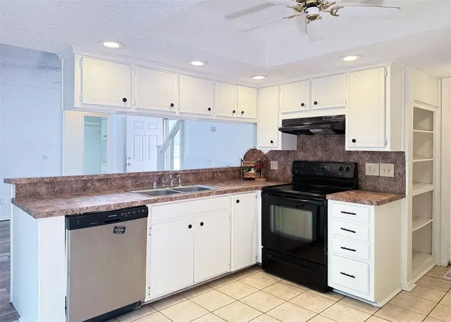 Photo 3 — 16 Coventry Court, Edmond, OK 73012