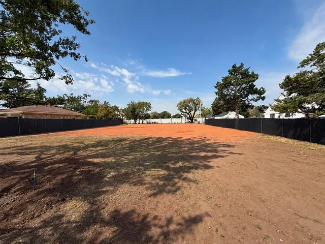 Photo 4 — 8413 Surrey Place, Oklahoma City, OK 73120