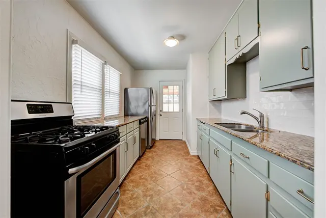 Photo 8 — 612 NW 51st Street, Oklahoma City, OK 73118