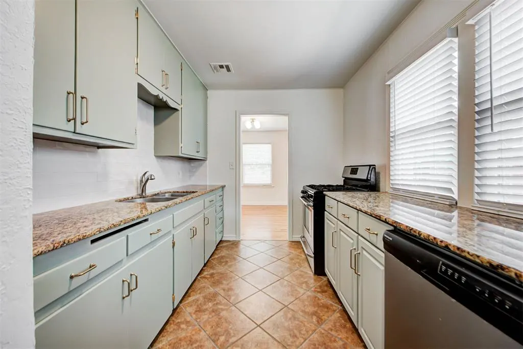 Photo 11 — 612 NW 51st Street, Oklahoma City, OK 73118