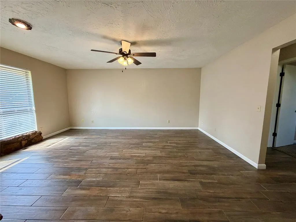 Photo 7 — 1102 Walnut Street, Woodward, OK 73801