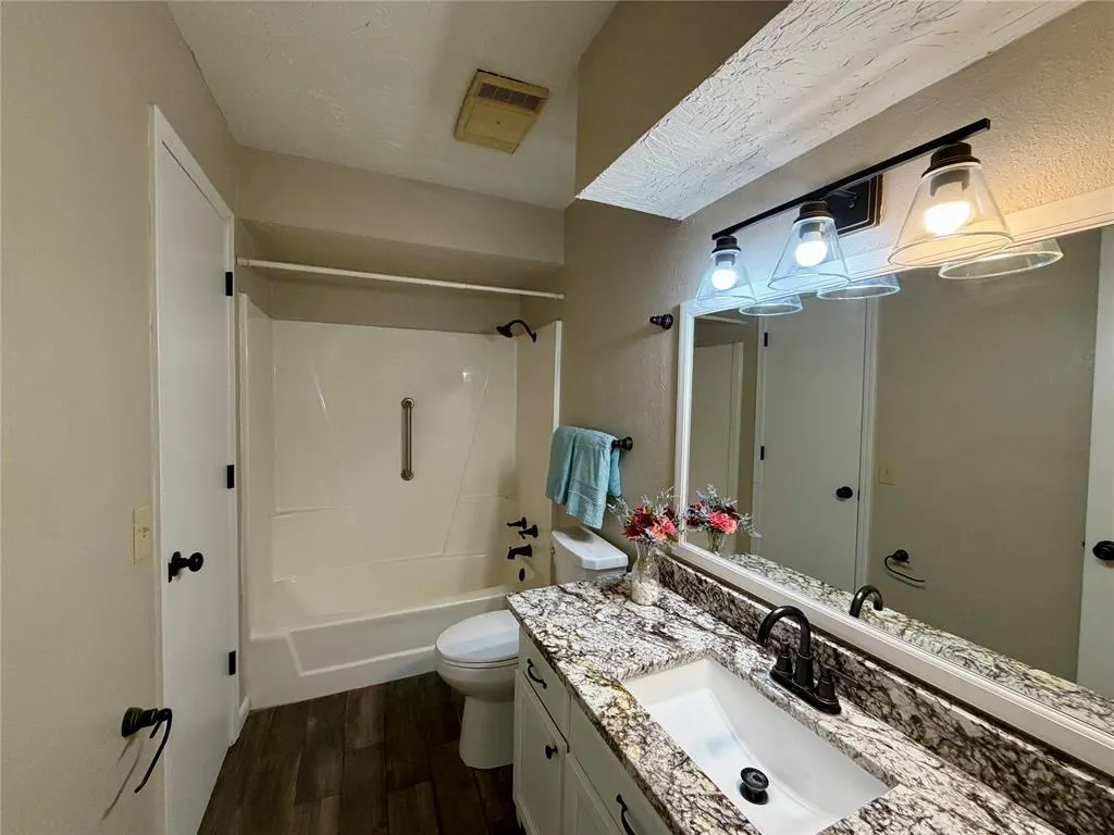 Photo 4 — 1102 Walnut Street, Woodward, OK 73801
