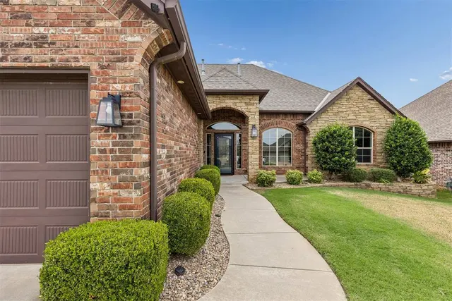 Photo 3 — 3104 SW 138th Street, Oklahoma City, OK 73170