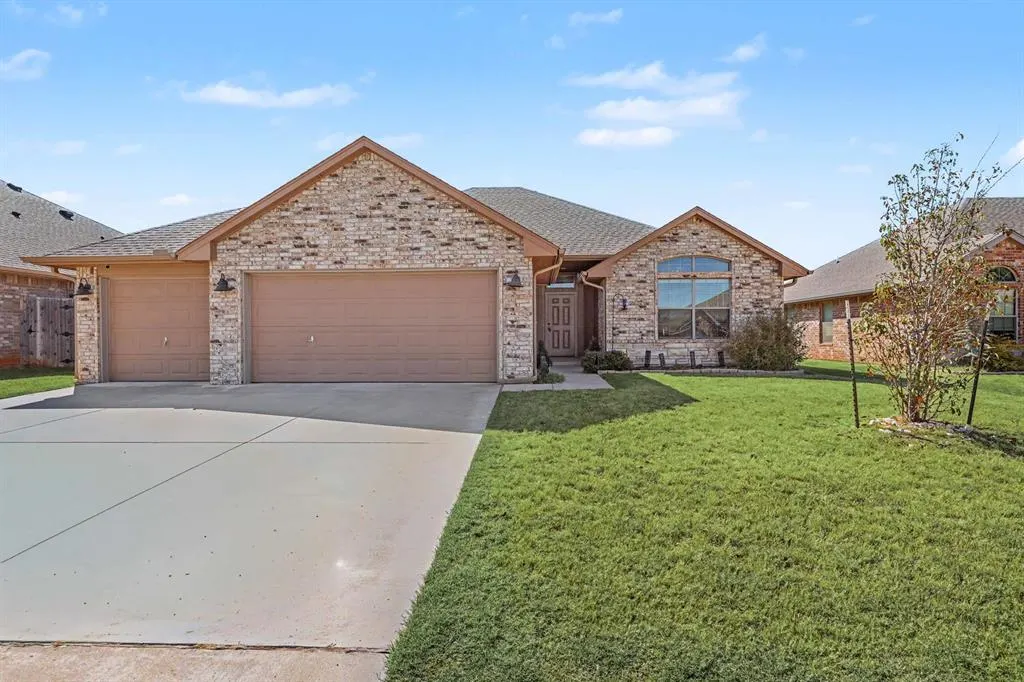 Front exterior — 709 Bobcat Trail, Yukon, OK 73099