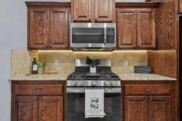 Photo 4 — 709 Bobcat Trail, Yukon, OK 73099