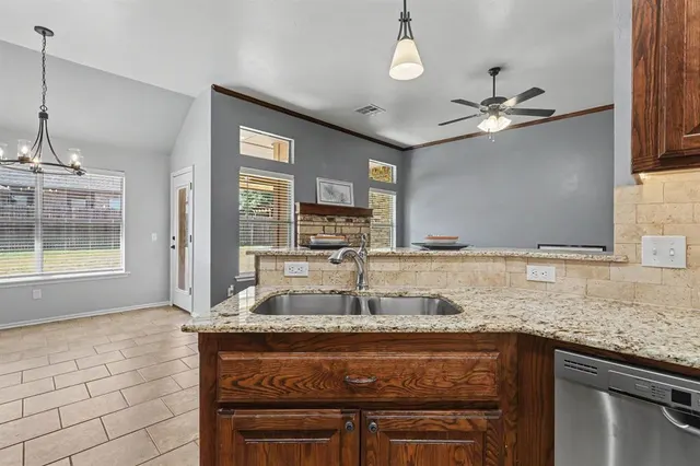 Photo 8 — 709 Bobcat Trail, Yukon, OK 73099