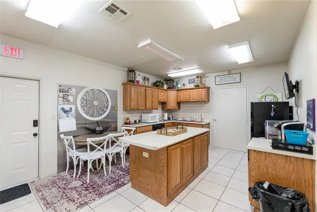 Photo 7 — 621 W 3rd Street, Elk City, OK 73644
