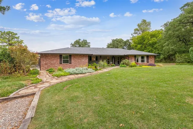 Photo 2 — 4109 Sooner Court, Edmond, OK 73034