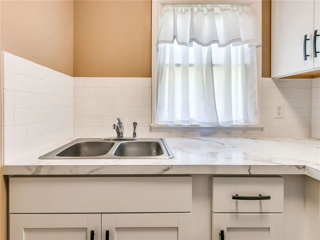Photo 14 — 101 N Walnut Street 1/2, Crescent, OK 73028