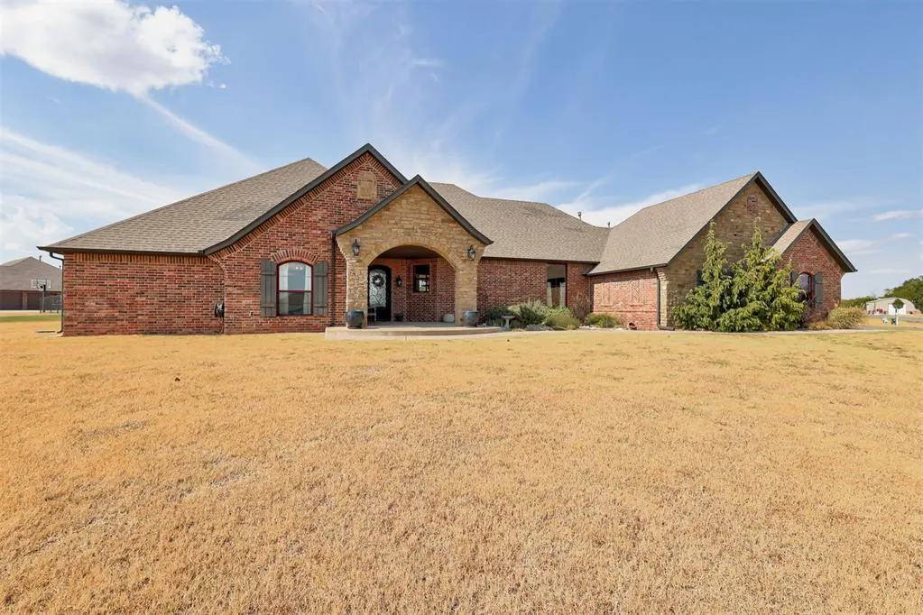 Photo 2 — 203 Raye Place, Tuttle, OK 73089