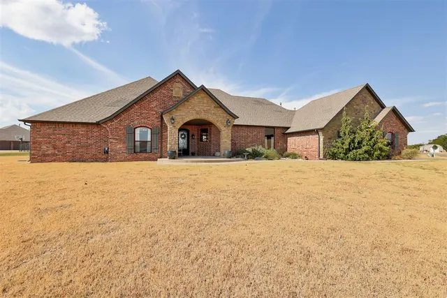 Photo 2 — 203 Raye Place, Tuttle, OK 73089