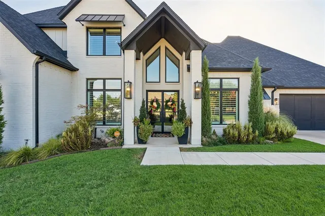 Photo 2 — 201 Saint Claire Drive, Edmond, OK 73025
