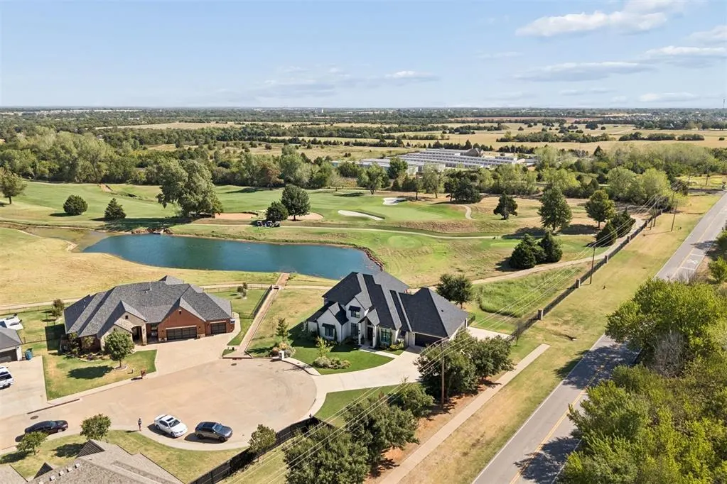 Photo 3 — 201 Saint Claire Drive, Edmond, OK 73025