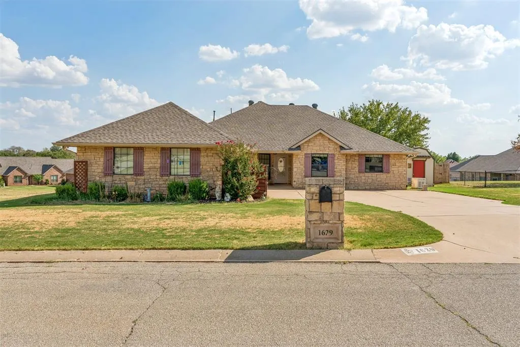Front exterior — 1629 Canyon Bluff Road, Guthrie, OK 73044