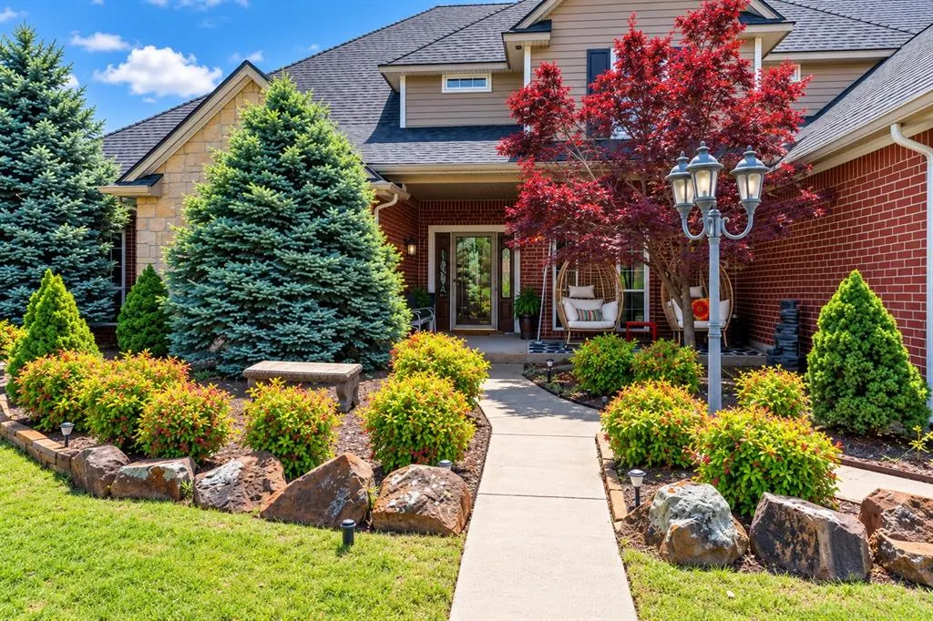 Front exterior — 4000 Newburg Drive, Choctaw, OK 73020