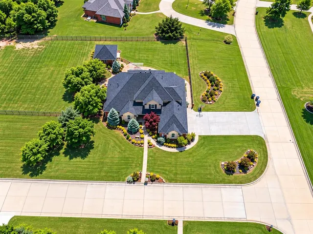 Photo 2 — 4000 Newburg Drive, Choctaw, OK 73020