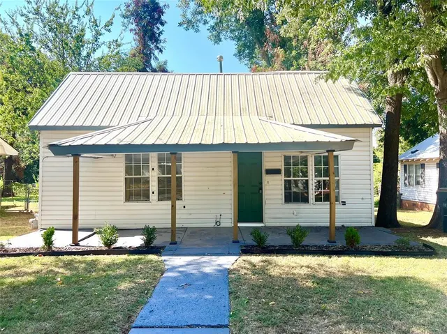 Photo 2 — 1012 S 13th Street, Chickasha, OK 73018