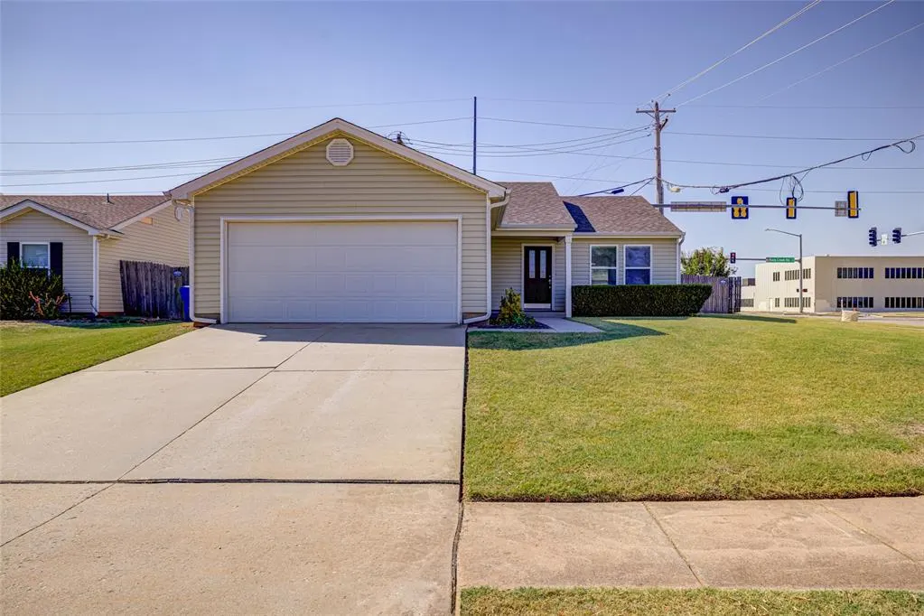 Photo 5 — 524 English Elm Lane, Norman, OK 73069