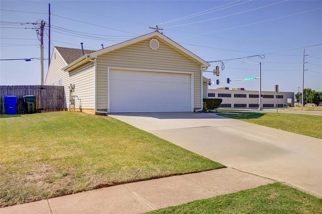 Photo 6 — 524 English Elm Lane, Norman, OK 73069