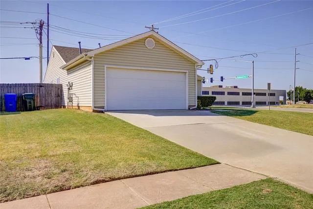 Photo 6 — 524 English Elm Lane, Norman, OK 73069