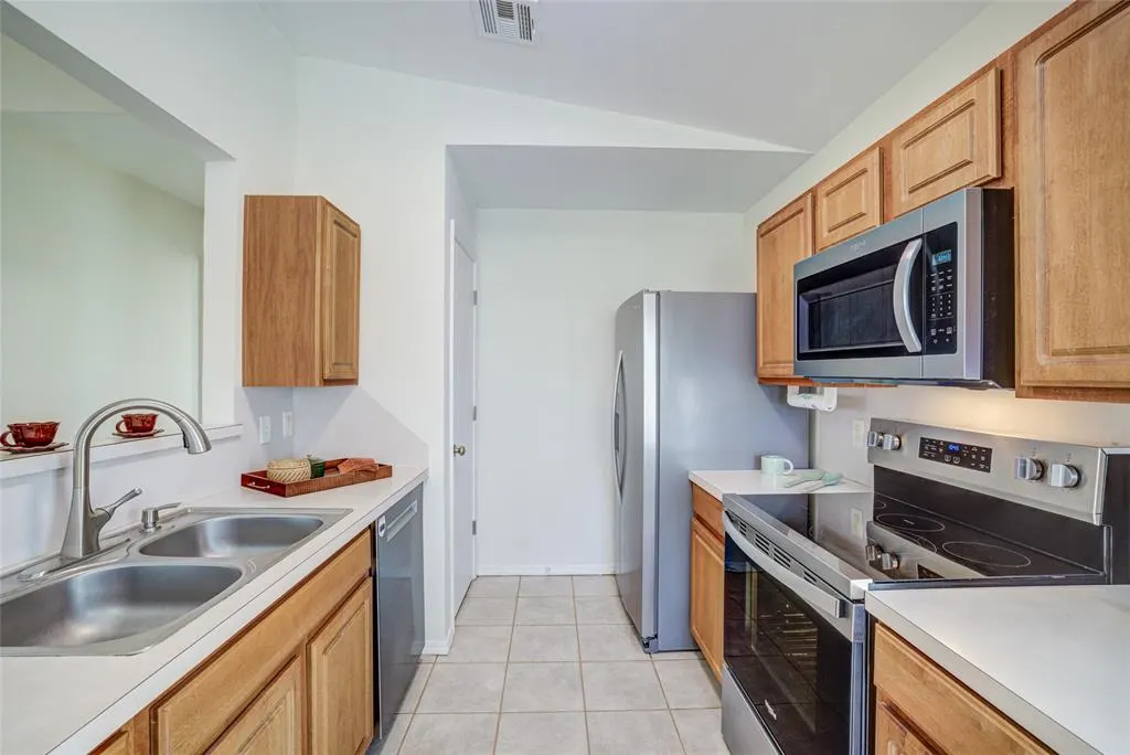 Photo 14 — 524 English Elm Lane, Norman, OK 73069