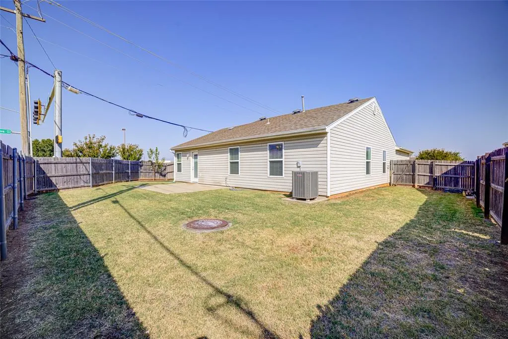 Photo 33 — 524 English Elm Lane, Norman, OK 73069