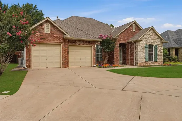 Photo 2 — 3008 Viewmont Court, Edmond, OK 73003