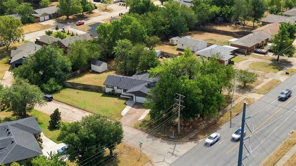 Photo 41 — 2000 S Boulevard, Edmond, OK 73013