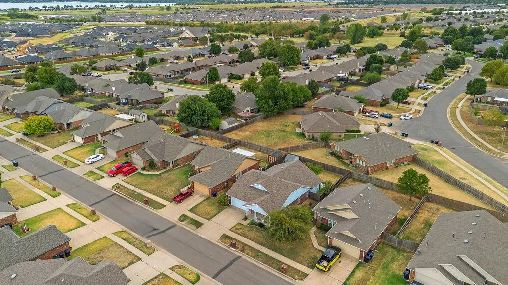 Photo 42 — 10644 NW 33rd Street, Yukon, OK 73099