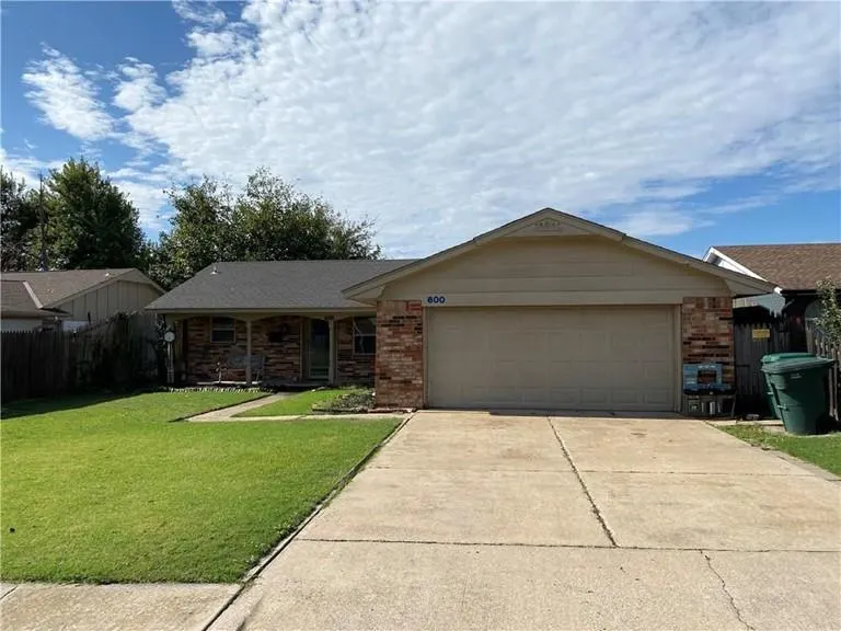 Front exterior — 600 Oak Creek Drive, Yukon, OK 73099
