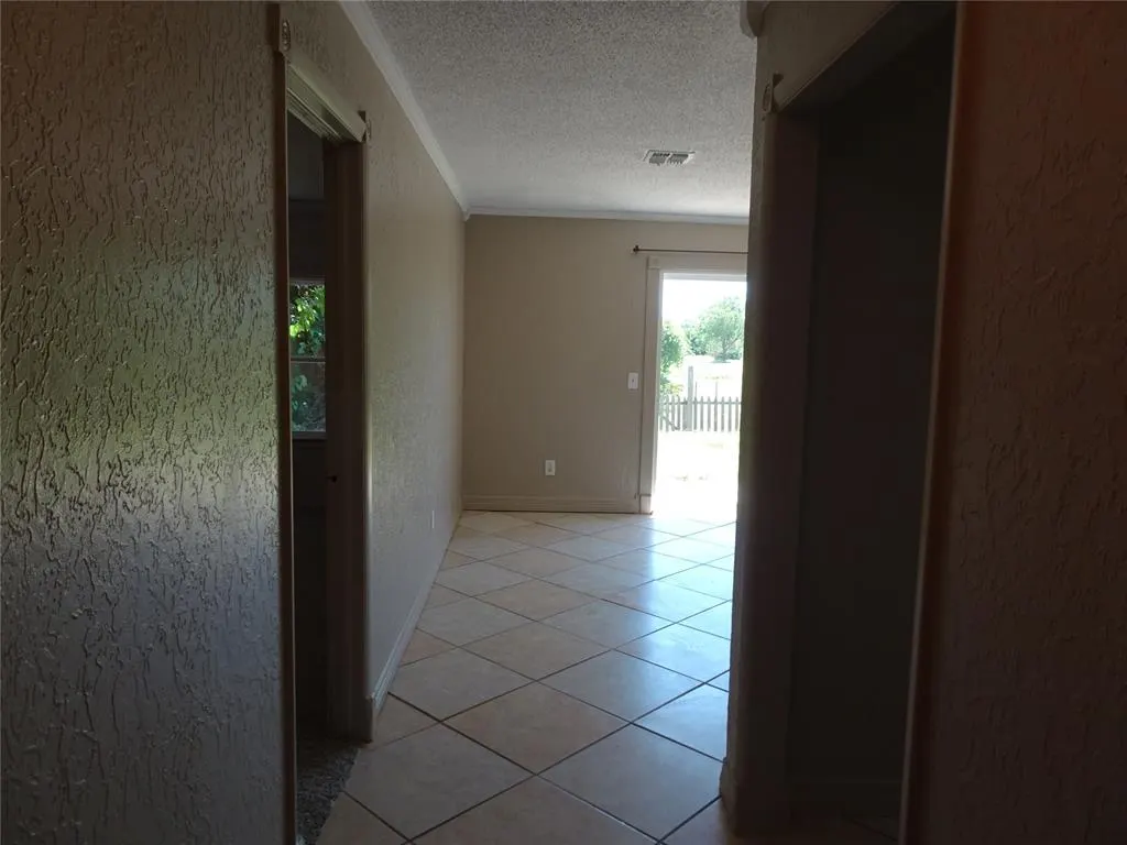 Photo 3 — 600 Oak Creek Drive, Yukon, OK 73099
