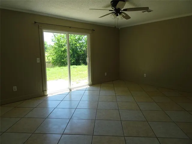 Photo 4 — 600 Oak Creek Drive, Yukon, OK 73099