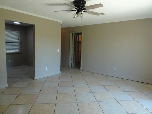 Photo 5 — 600 Oak Creek Drive, Yukon, OK 73099