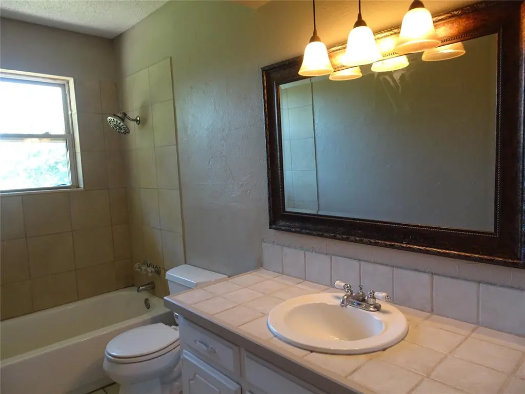 Photo 11 — 600 Oak Creek Drive, Yukon, OK 73099