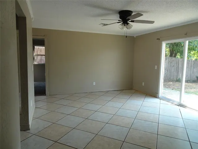 Photo 6 — 600 Oak Creek Drive, Yukon, OK 73099