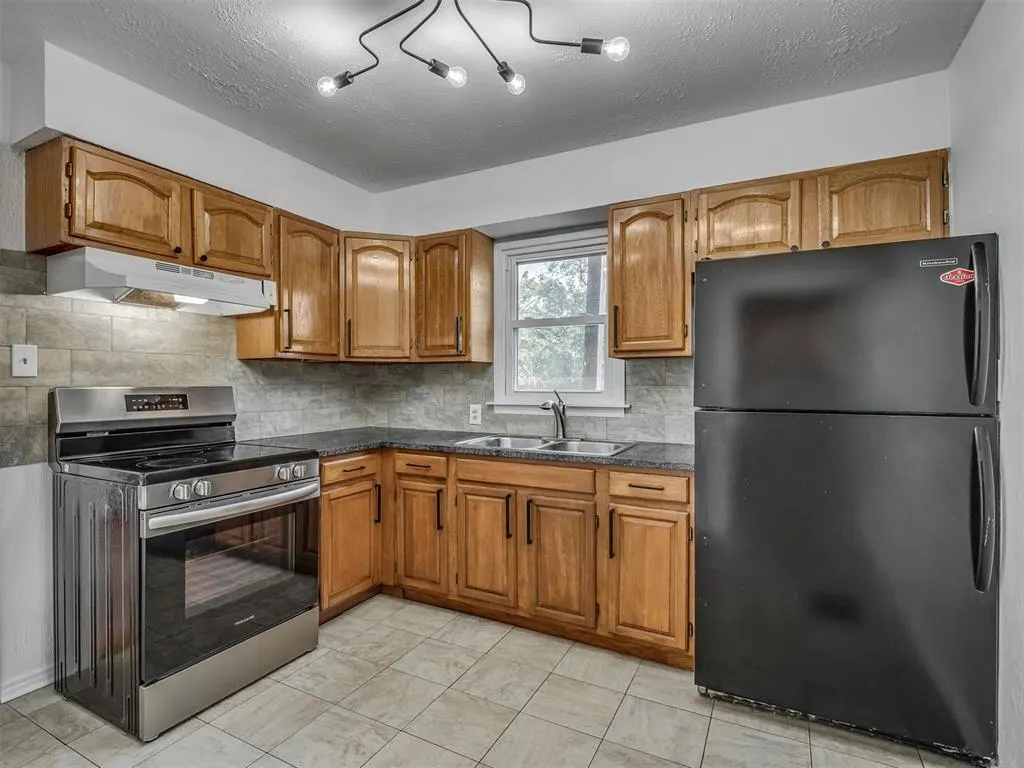 Photo 12 — 2336 Westlawn Place, Oklahoma City, OK 73112