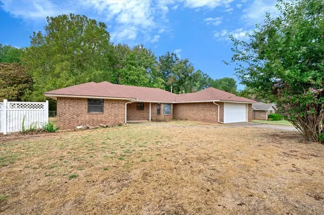 Photo 2 — 7813 Ambassador Road, Oklahoma City, OK 73169