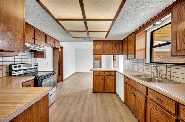 Photo 6 — 7813 Ambassador Road, Oklahoma City, OK 73169