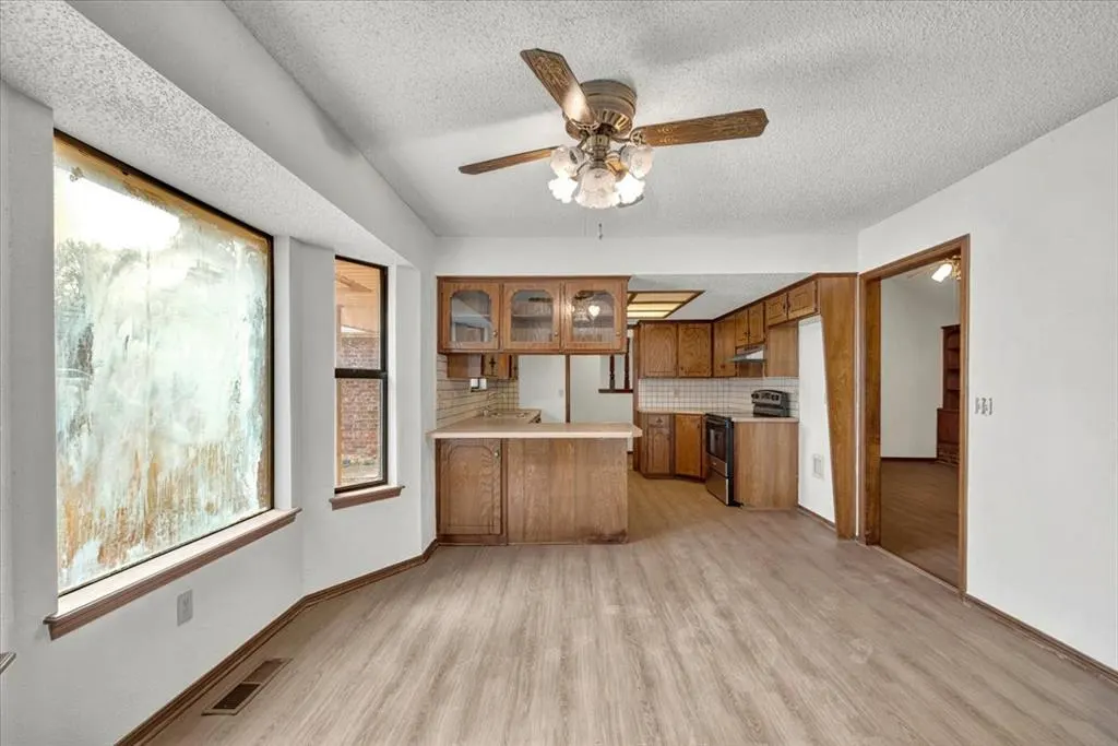 Photo 9 — 7813 Ambassador Road, Oklahoma City, OK 73169