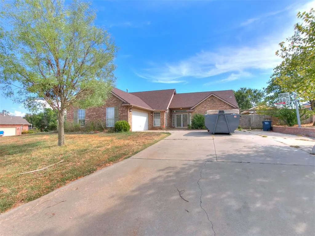 Front exterior — 1311 Cambridge Drive, Shawnee, OK 74804