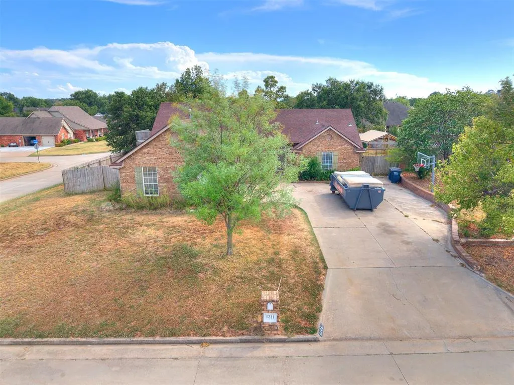 Photo 2 — 1311 Cambridge Drive, Shawnee, OK 74804