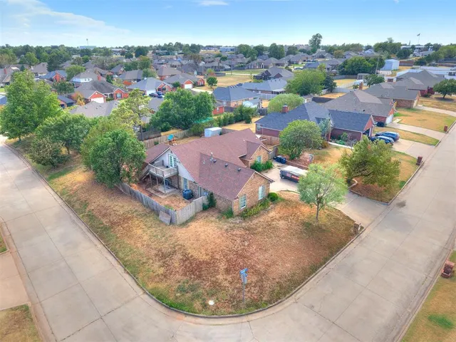 Photo 3 — 1311 Cambridge Drive, Shawnee, OK 74804