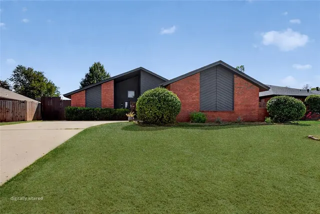 Photo 2 — 6900 Blue Spruce Court, Oklahoma City, OK 73162