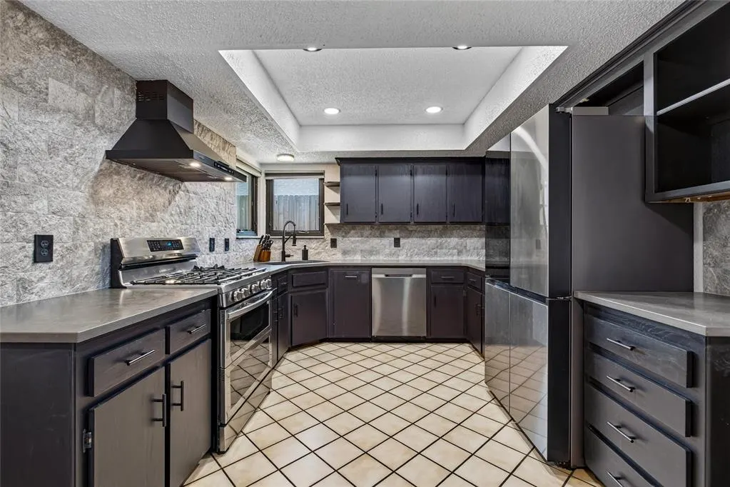 Photo 6 — 6900 Blue Spruce Court, Oklahoma City, OK 73162